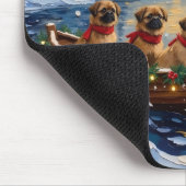 Pekingese Weihnachtsboot-Feiertag Mousepad (Ecke)