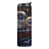 Pekingese Weihnachtsfeiertage Thermosbecher (Nach links gedreht)