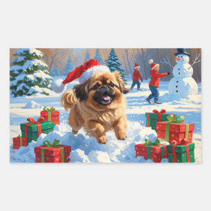 Pekingeser Hund läuft im Schnee mit Weihnachtsmütz Rechteckiger Aufkleber