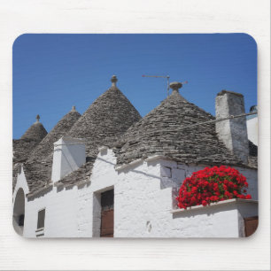 Pelargonie-Blumen und trulli Häuser in Alberobell Mousepad