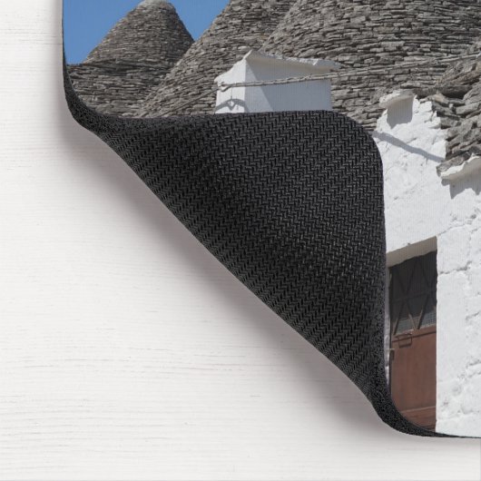 Pelargonie-Blumen und trulli Häuser in Alberobello Mousepad (Ecke)