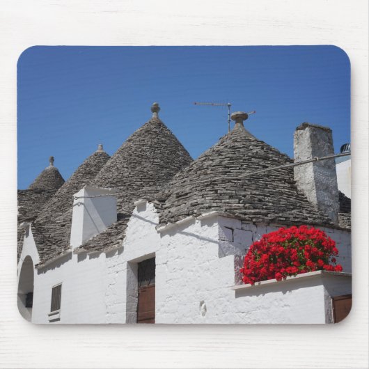 Pelargonie-Blumen und trulli Häuser in Alberobello Mousepad (Vorne)