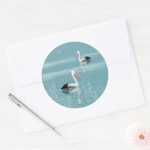 Pelican Couple Paddle auf Calm Aqua Water Runder Aufkleber