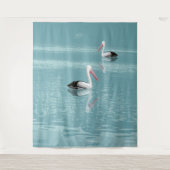 Pelican Couple Paddle auf Calm Aqua Water Wandteppich (Vorderseite)