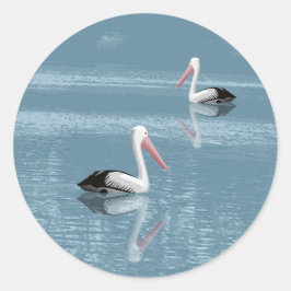 Pelican Couple Paddling auf Calm Blue Water Runder Aufkleber