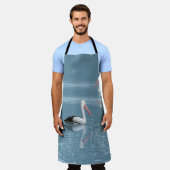 Pelican Couple Paddling auf Calm Blue Water Schürze (Getragen)