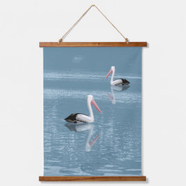 Pelican Couple Paddling auf Calm Blue Water Wandteppich Mit Holzrahmen