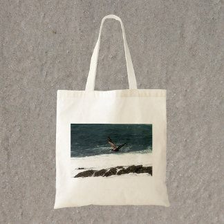 Pelican Flying Over Pacific Ocean Foto Tragetasche
