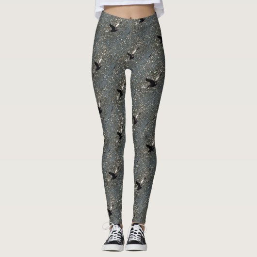 Pelican Flying Over Shimmering Lake Bafa Leggings (Vorderseite)