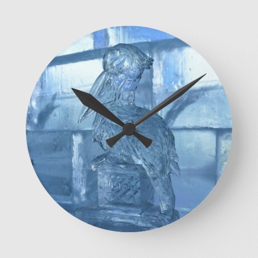 Pelican Ice Sculpture, Quebec, Canada Runde Wanduhr (Vorderseite)