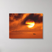 Pelican Soaring at Sunrise - Orange Sky Leinwanddruck (Vorderseite)