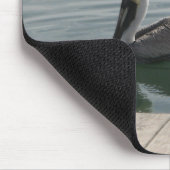 Pelican Swiming im Wasser Mousepad (Ecke)