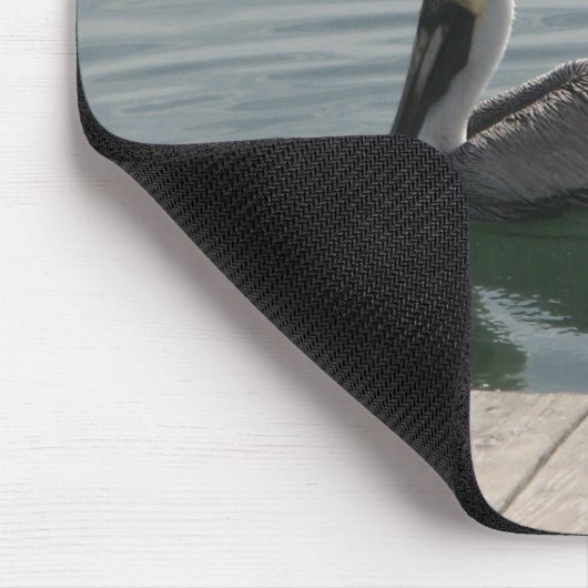 Pelican Swiming im Wasser Mousepad (Ecke)