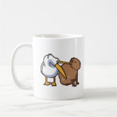 Pelican Tries Capybara Funny Meme zu essen Kaffeetasse (Links)