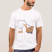 Pelican Tries Capybara Funny Niedlich Kawaii zu es T-Shirt (Vorderseite)