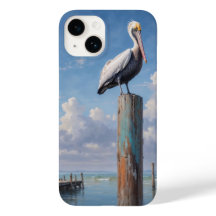 Pelikan an einem verwitterten Dockingpol