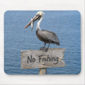 Pelikan mit Fisch auf einem Schild "Fischen verbot Mousepad (Vorne)