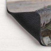 Pelikan mit Winterhut Mousepad (Ecke)