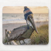 Pelikan mit Winterhut Mousepad (Vorne)