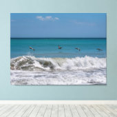 Pelikane über dem Atlantischen Ozean Leinwanddruck (Insitu (Holzboden))