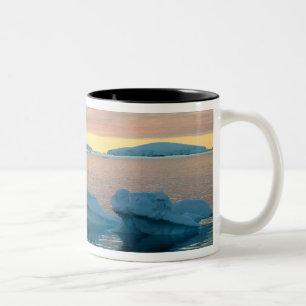 Peltier-Kanal im letzten Tageslicht Zweifarbige Tasse
