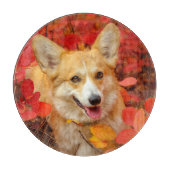 Pembroke Welsh Corgi Puppy Dog in Red Blätter Schneidebrett (Vorderseite)