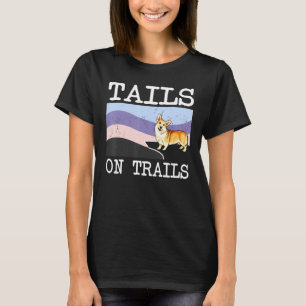 Pembroke Welsh Corgi-Schwänze auf Wanderwegen beim T-Shirt