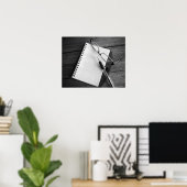 Pen und Gläser mit schwarzem und weißem Notepad 16 Poster (Heimbüro)