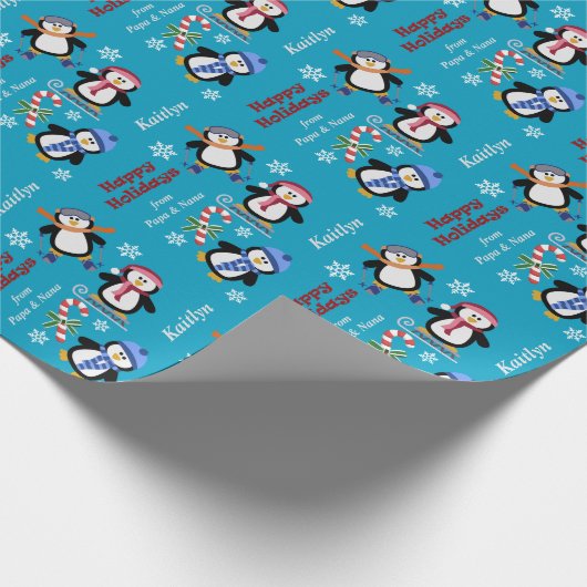 Penguin Christmas Fun Personalisiert Geschenkpapier (Ecke)