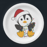 Penguin Christmas Snow Winter Animals Penguins Adu Pappteller<br><div class="desc">Der Pinguin für Weihnachten mit Feenlicht. Hübsche Tiere mit Geschenken und Schnee für den Urlaub. Auch lustig für Weihnachten im Juli. Pinguine sind niedliche Tiere und perfekt zu Weihnachten.</div>