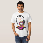 Penguin eating Donuts illustration  T-Shirt (Vorne ganz)