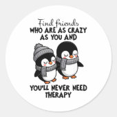 Penguin Find Friends Who Are As Crazy As You & Runder Aufkleber (Vorderseite)