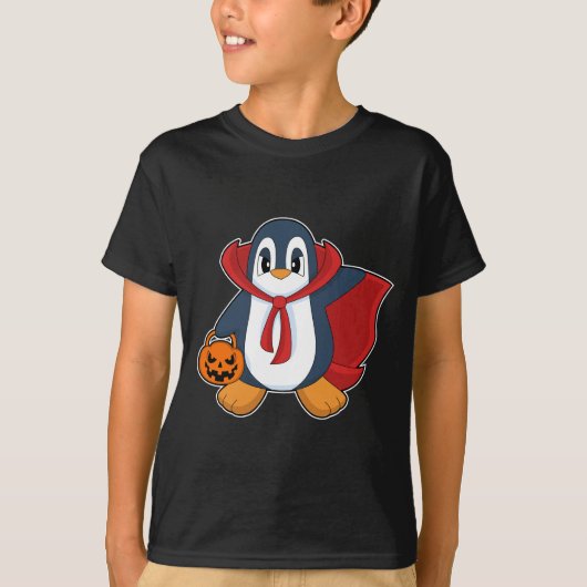 Penguin Halloween Pumpkin Cape T-Shirt (Vorderseite)