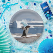 Penguin in front of an ice arch pappteller (Party)