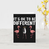 Penguin Its Okay To Be Different Flamingo Men Wome Karte (Gelbe Blume)