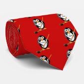 Penguin mit Hockeystick Krawatte (Gerollt)