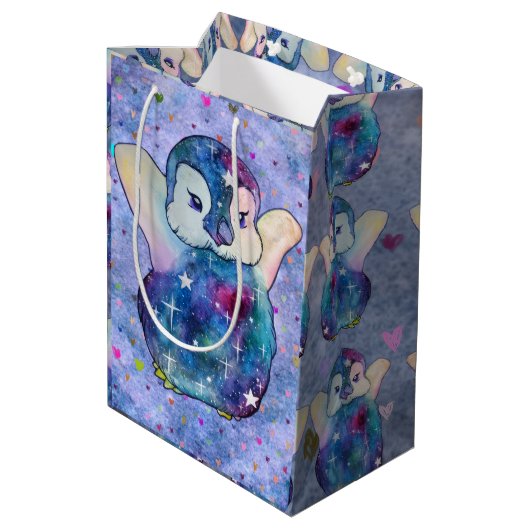 Penguin named Button Mittlere Geschenktüte (Rückseite Schrägansicht)