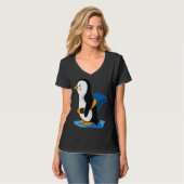 Penguin shark fin  illustration T-Shirt (Vorderseite Vollansicht)