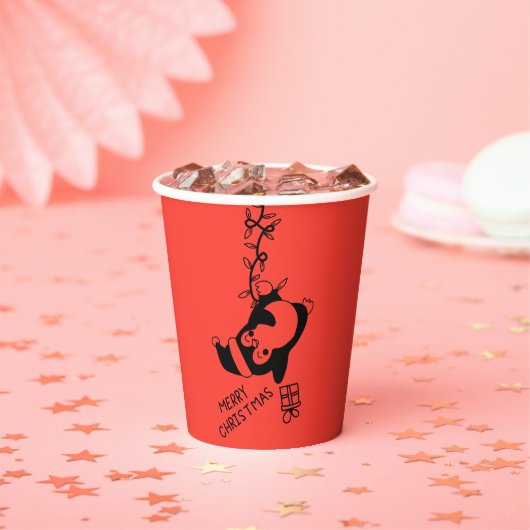 Penguine distributing christmas gifts pappbecher (Insitu)