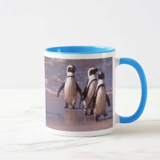 Penguins auf der Strand Tasse (Rechts)