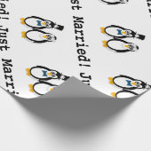 Penguins "gerade verheiratet!" LeinenPackpapier Geschenkpapier (Ecke)