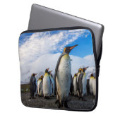Penguins Marching Blue Sky Laptopschutzhülle (Vorderseite Links)