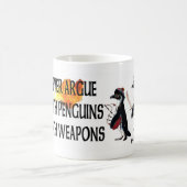 Penguins mit der Waffen-Tasse Kaffeetasse (Mittel)