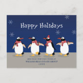 Penguins Red Scarf Weihnachtsgrüße Postkarte (Vorderseite)