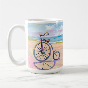 Penny farthing bike parkt am strand kaffeetasse