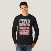 Pens Down Writers Guild On Strike Anti AI Chatbots T-Shirt (Vorne ganz)