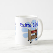 pensionierter Bibliothekar-Buch-Wagen-Entwurf Kaffeetasse (VorderseiteRechts)