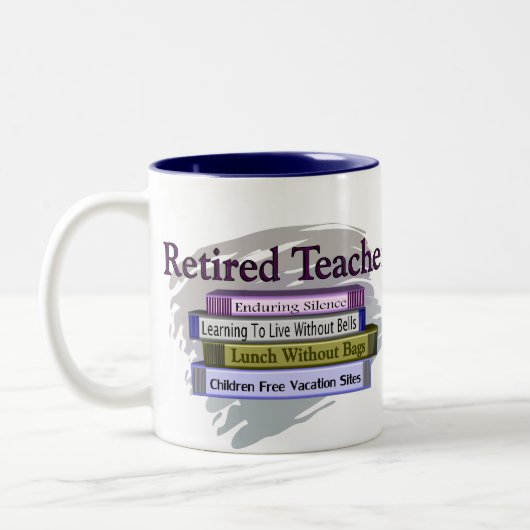 Pensionierter Lehrer-"lustiger Stapel Bücher" Zweifarbige Tasse (Links)