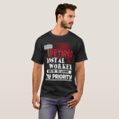 Pensionierter Postangestellter-lustiger T-Shirt (Vorne ganz)