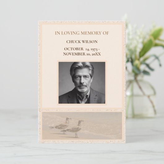 Pensive Möwen & Sand Beerdigung Bereavement Einladung (Stehend Vorderseite)